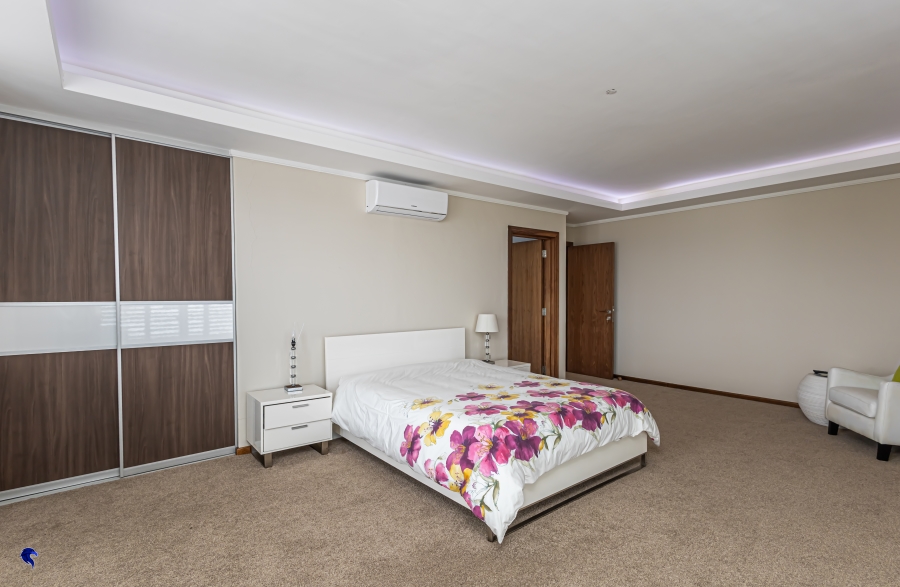 6 Bedroom Property for Sale in Myburgh Park Western Cape